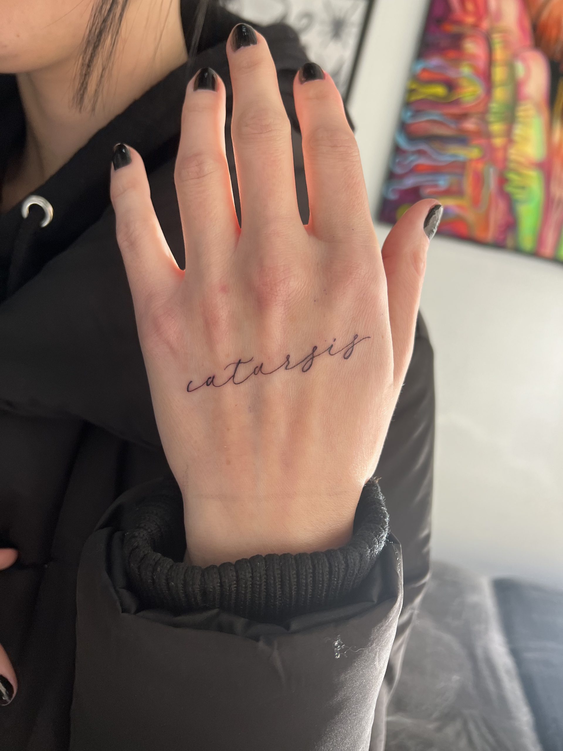 línea fina tattoo